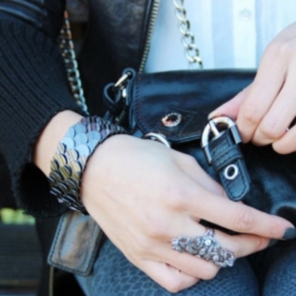 Jewelmint Black Swan Cuff - Picture 4 of 4